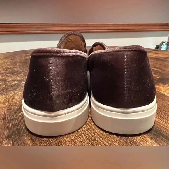 Vince Camuto | Brandia ladies slip on fashion sneakers. Size: 7.5W - Picture 3 of 14